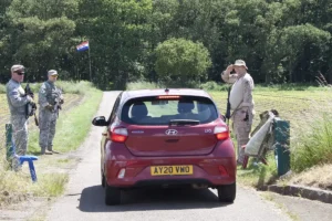 Three of the Heathens thanking people departing from the show.